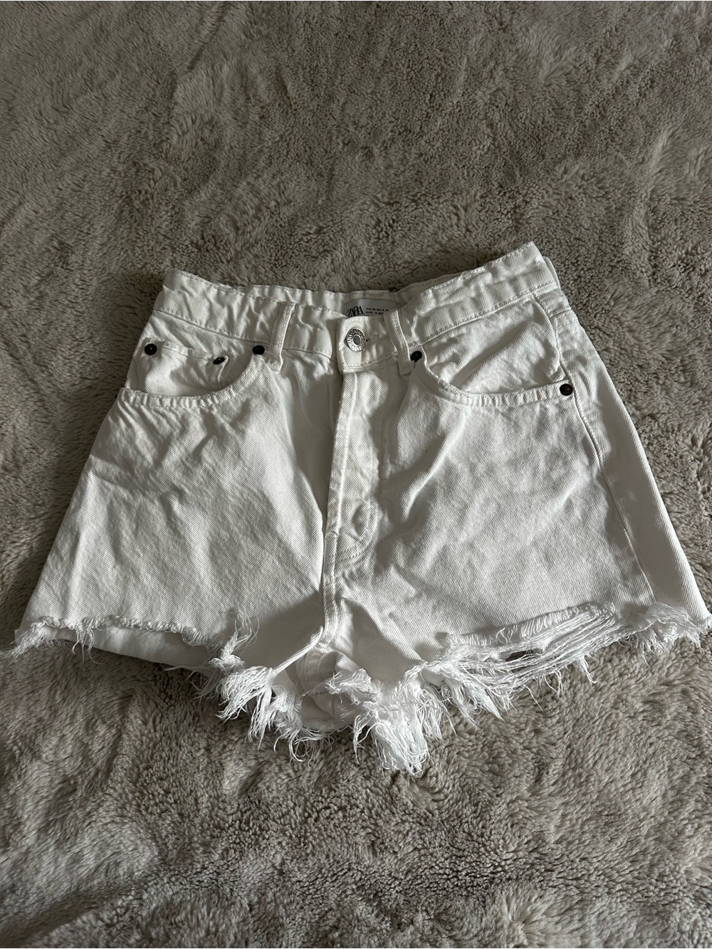 Zara White High-Waist Frayed Denim Shorts